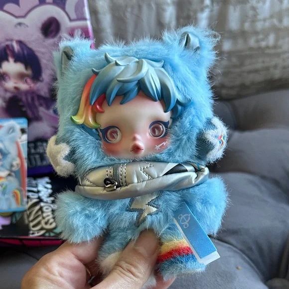 Brand new comes with box, card and bag😌 - Picture 2 of 4